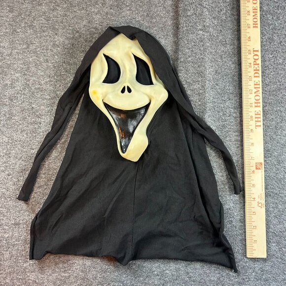 Vintage Ghost Face Scream Smile Mask‎ 90s Y2K White Fun World DIV Two Nostril - Picture 1 of 13